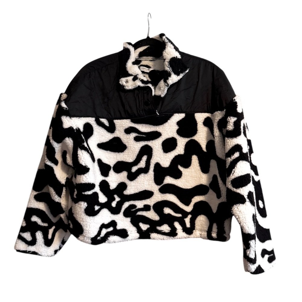 💜4/$40 NWT Black and White Fleece Pullover